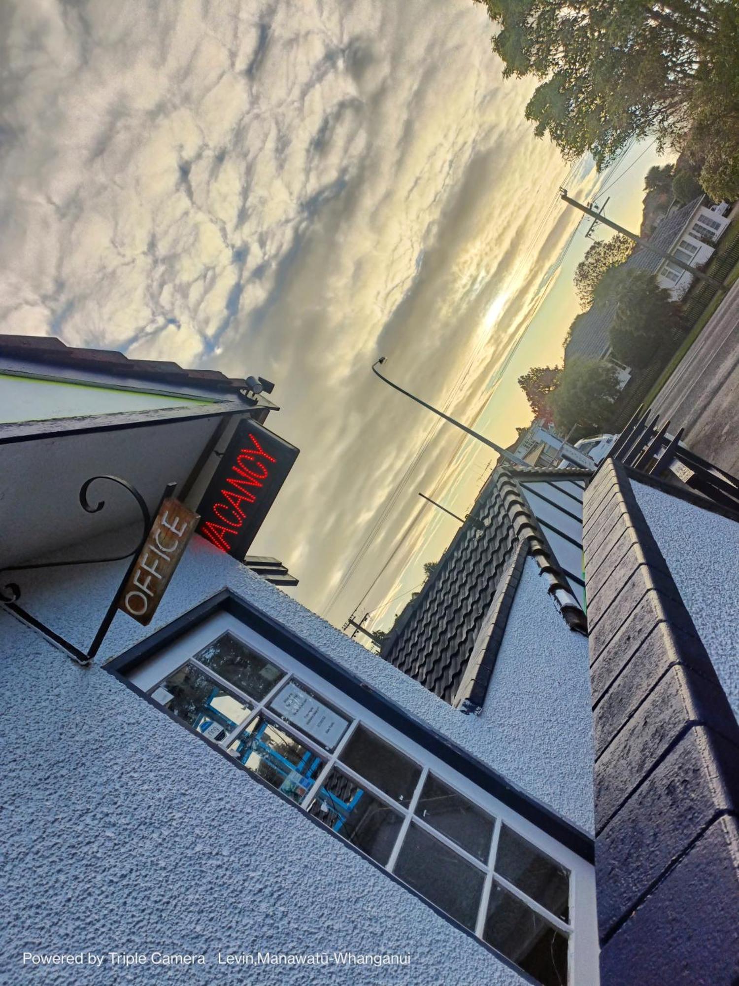The Cave Motel Levin Exterior photo